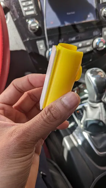 Balmobile v1 – Giá đỡ chapstick/son dưỡng cho xe hơi - Image 3