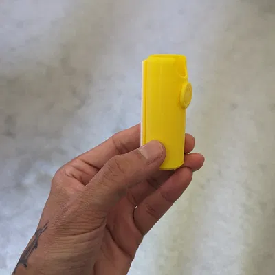 Balmobile v1 – Giá đỡ chapstick/son dưỡng cho xe hơi