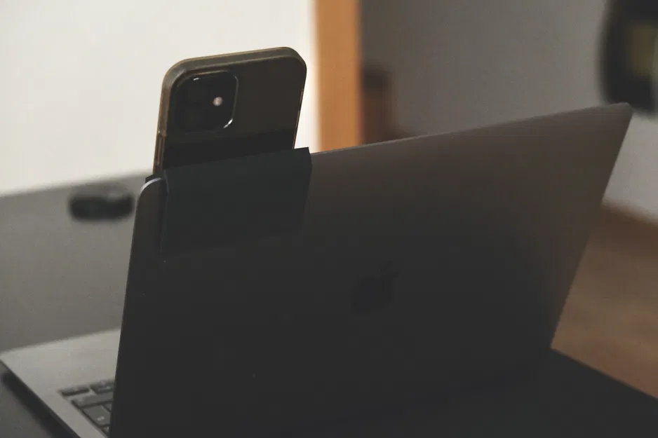 Giá đỡ điện thoại gắn lên màn hình laptop - Image 2