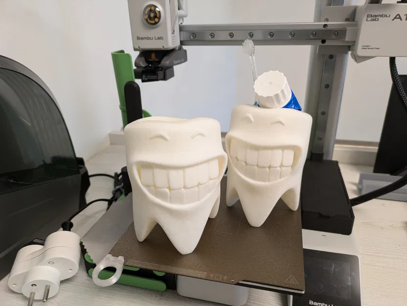 Giá Để Bàn Chải Đánh Răng – Răng Cười (Toothbrush Holder - Smiling Tooth) - Image 2