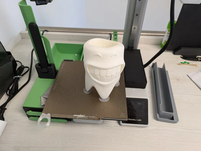 Giá Để Bàn Chải Đánh Răng – Răng Cười (Toothbrush Holder - Smiling Tooth) - Image 3