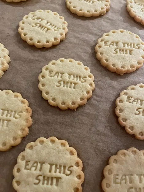 Khuôn Cắt Bánh Quy "Eat This Shit" - Dụng Cụ Làm Bánh Độc Đáo - Image 2