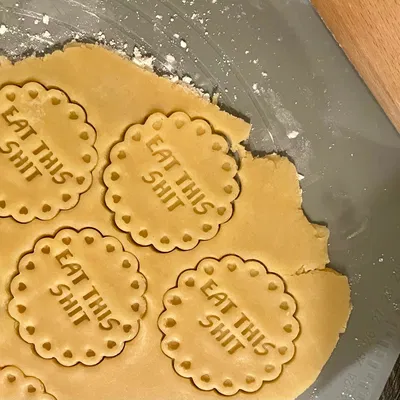 Khuôn Cắt Bánh Quy "Eat This Shit" - Dụng Cụ Làm Bánh Độc Đáo