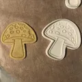 Shroom-tastic Shapes – Khuôn cắt bánh quy hình nấm/toadstool - Thumbnail 3