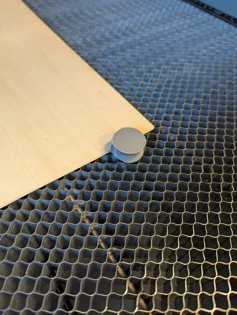 Kẹp chốt cho Laser Honeycomb Bed (Laser Honeycomb Bed Peg Clamp) - Image 1