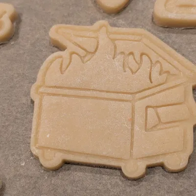 Khuôn cắt bánh Cookie “Dumpster Fire”