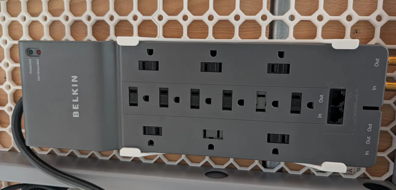 Giá đỡ ổ cắm điện Belkin 12 cổng cho hệ Underware - Image 1