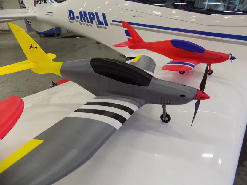 Mô hình RC máy bay Shark tỉ lệ 1:8 v5.0 - Image 1