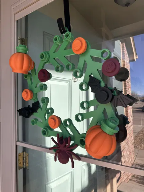 Mô Hình Nhện Lego Trang Trí Vòng Nguyệt Quế Độc Đáo - Image 1