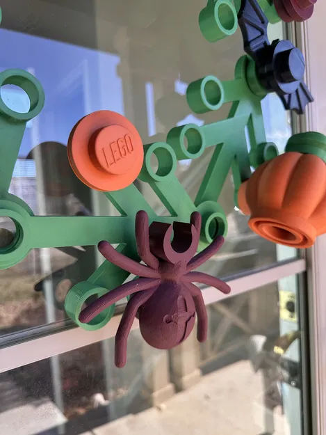 Mô Hình Nhện Lego Trang Trí Vòng Nguyệt Quế Độc Đáo - Image 2