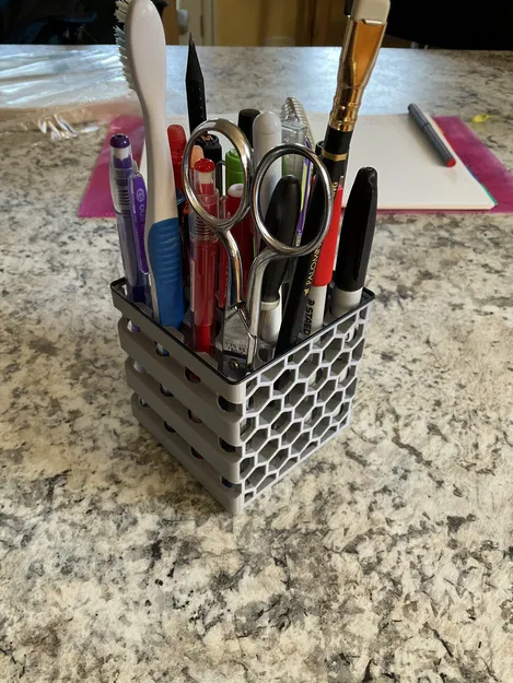 Hộp Đựng Bút Họa Tiết Tổ Ong - Tối Ưu Không Gian Bàn Làm Việc - Image 1