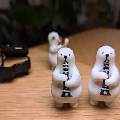 Mô Hình Gấu Bắc Cực Chơi Clarinet - Trang Trí Bàn Độc Đáo