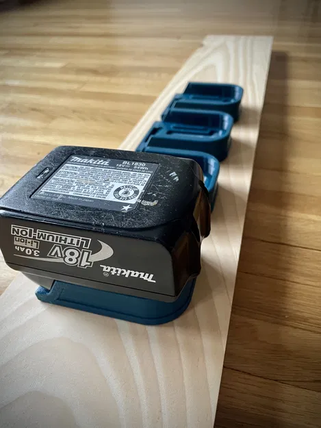 Kẹp Gài Pin Makita (Makita Battery Clip) - Image 2