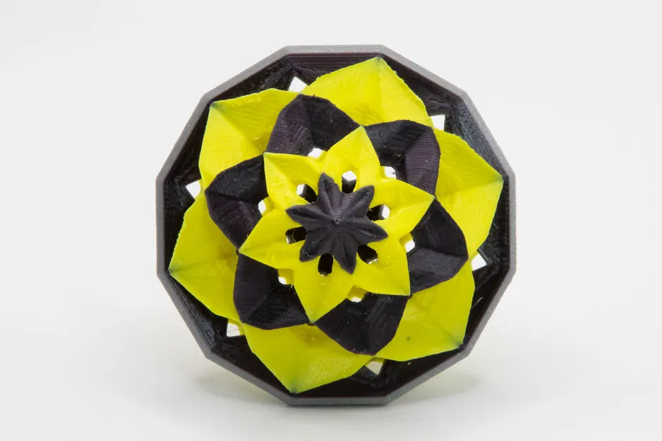 Con Quay Đồ Chơi Low Poly (Low Poly Toy Top) - Image 3