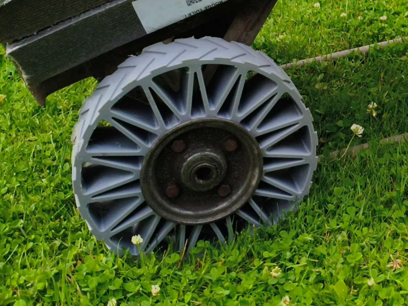 Lốp TPU cho xe đẩy hàng/xe vận chuyển – đàn hồi & chống xì - Image 1