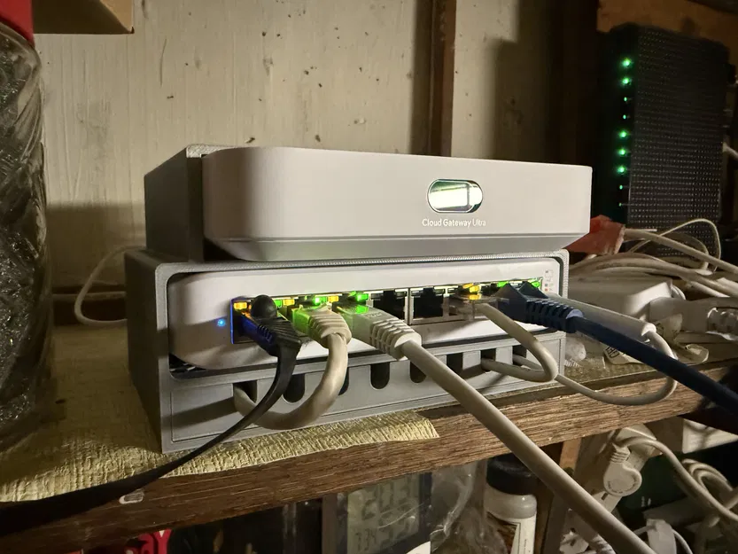 Đế Xếp Chồng Thiết Bị Mạng UniFi Cloud Gateway Ultra & Switch Lite 8 POE - Image 1