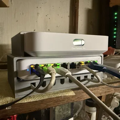 Đế Xếp Chồng Thiết Bị Mạng UniFi Cloud Gateway Ultra & Switch Lite 8 POE