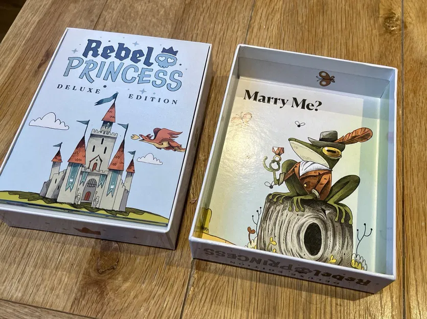 Hộp Đựng Bài Rebel Princess Deluxe Edition Dành Cho Bài Đã Bọc - Image 3