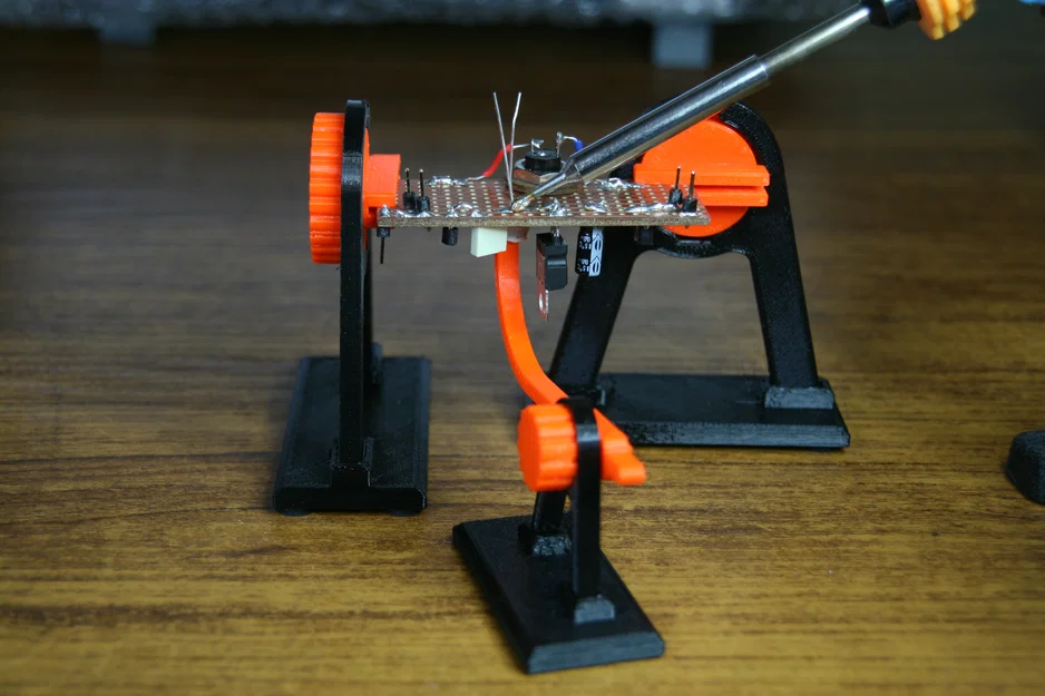 Bộ Giá Đỡ Perfboard và Trợ Giữ Linh Kiện Khi Hàn (Perfboard Holder and Helper) - Image 1