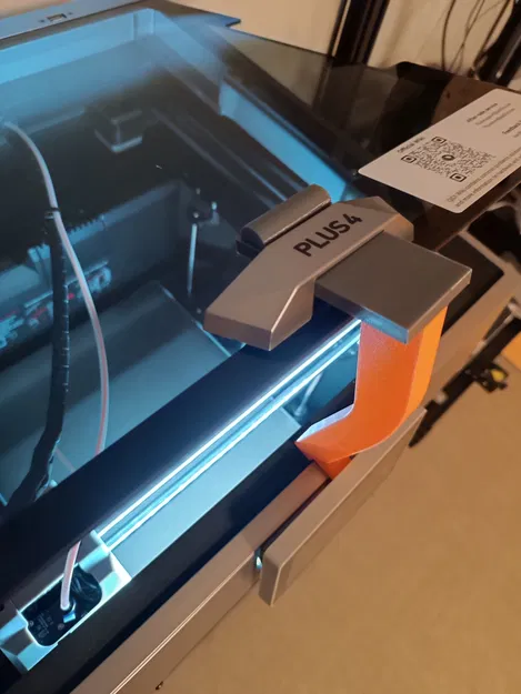 Qidi 4 Deckelhalter – Giá đỡ nắp giúp giữ cửa đóng khi in PLA/PETG - Image 1