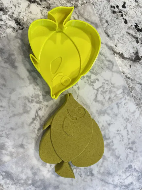 Khuôn cát cá Yellow Tang – đồ chơi đi biển - Image 3