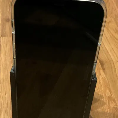 Giá đỡ iPhone 12 Pro (có ốp) gắn xe hơi