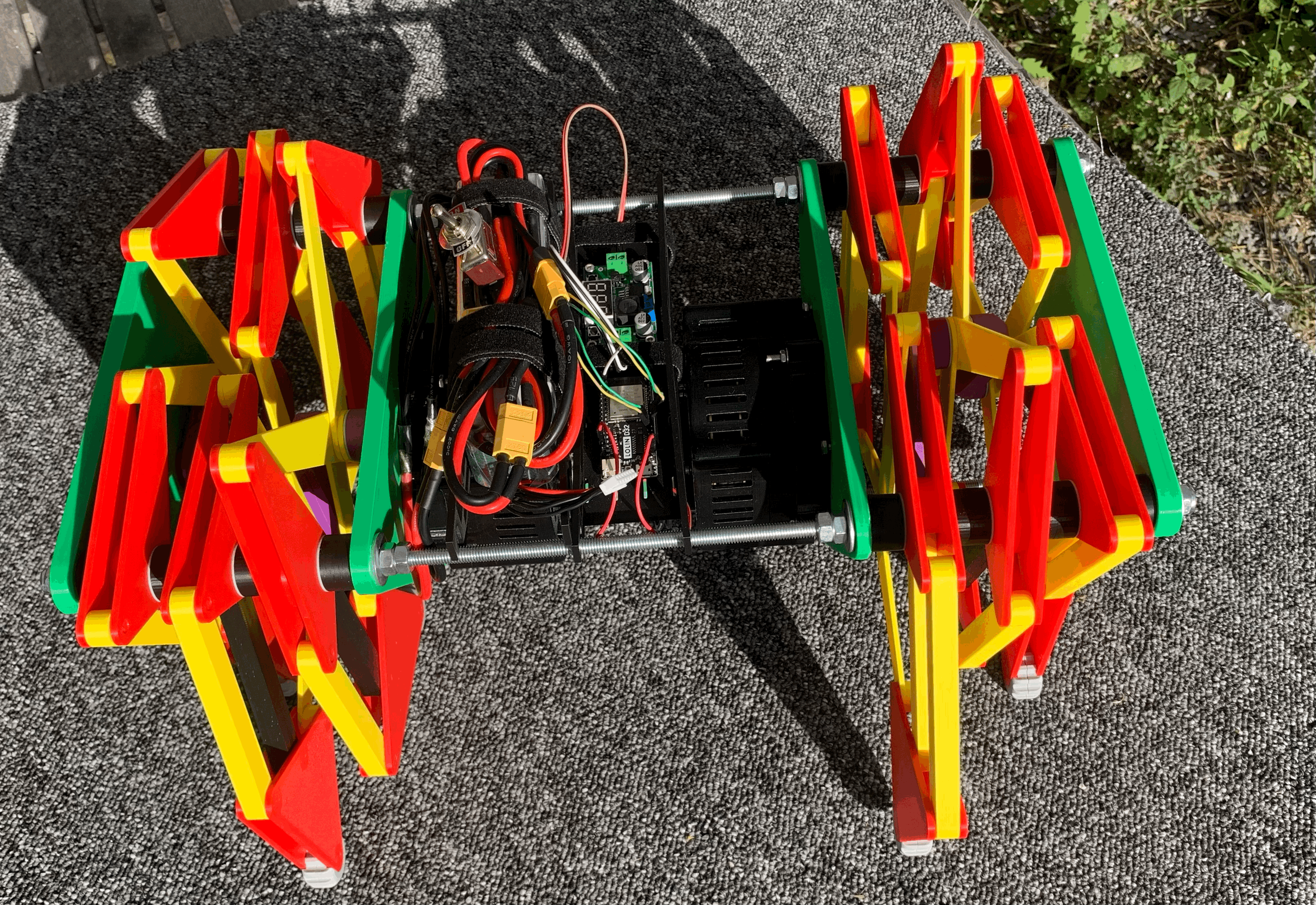 carpentopod-v43 – Cơ cấu cơ khí (linkage) dựng bằng Fusion 360 - Image 2