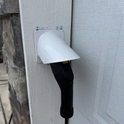 Giá đỡ kiêm nắp che mưa cho đầu sạc J1772 xe điện