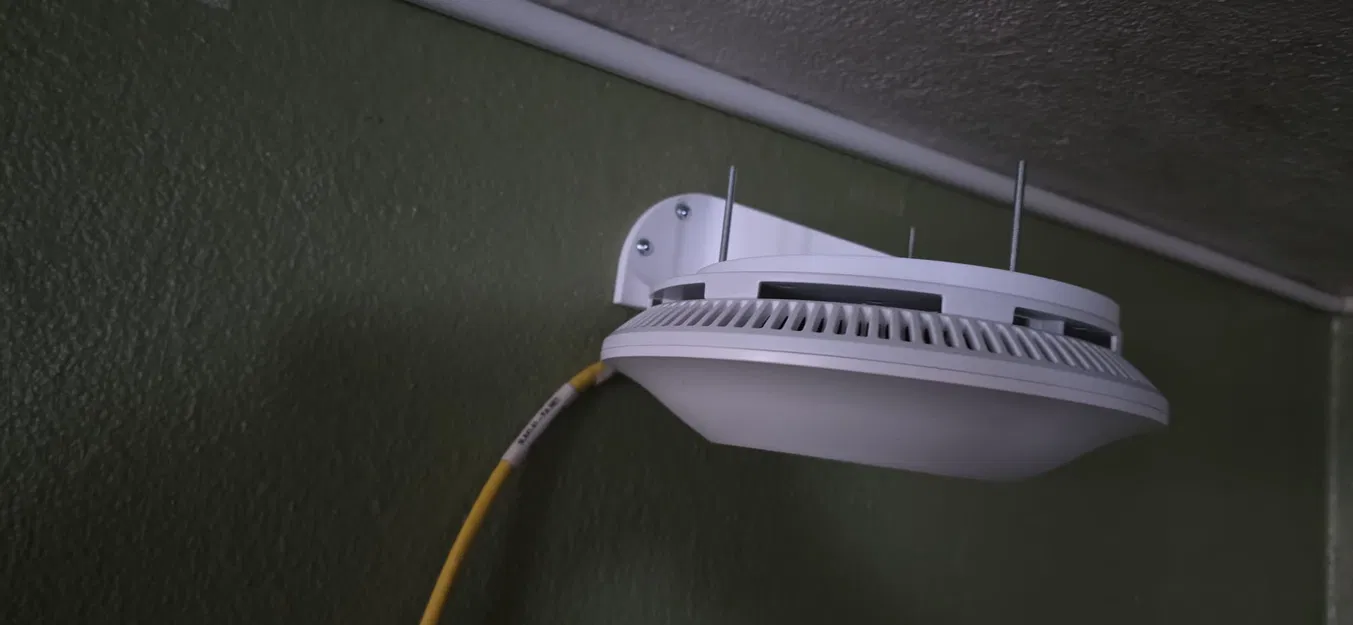 Giá treo tường access point Grandstream - Image 1