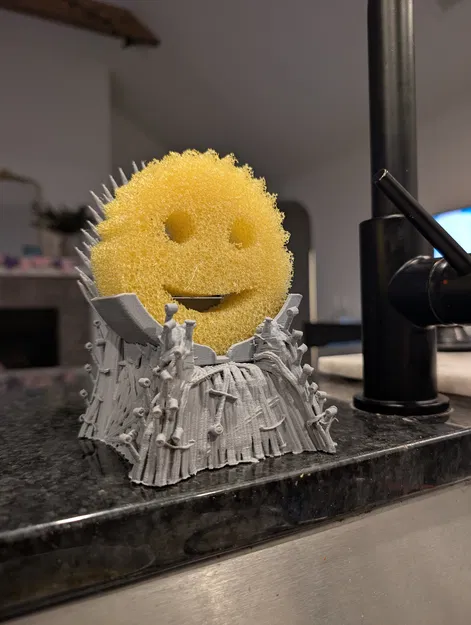 Giá Đỡ Miếng Rửa Bát Hình Ngai Vàng Sắt Độc Đáo - Image 1