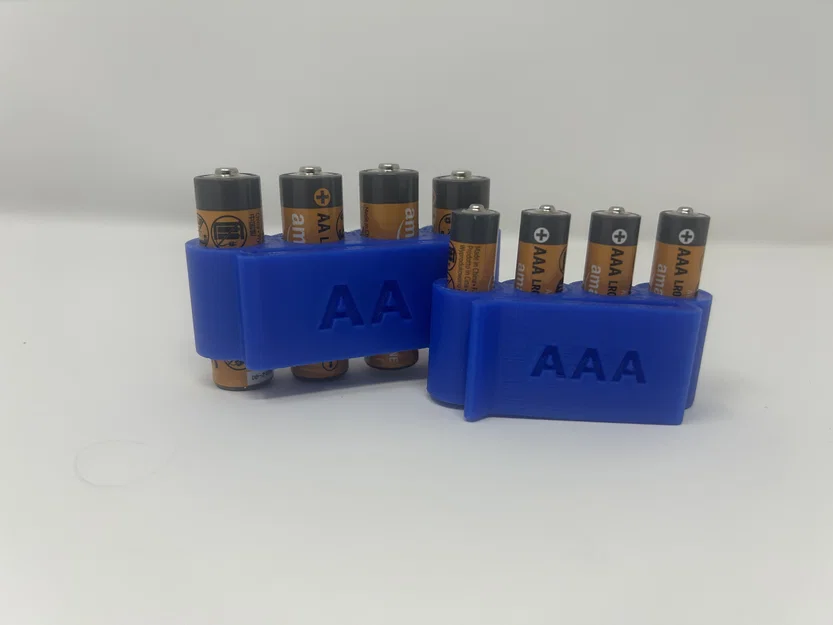 Giá kẹp giữ pin AA và AAA gắn balo (AA and AAA Clip On Battery Holder) - Image 1
