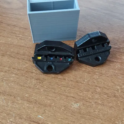 Hộp Đựng Khuôn Kìm Ép Cos 3D