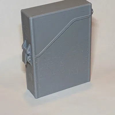 Hộp đựng bài tây chốt gài “tách” đã tay – không cần supports