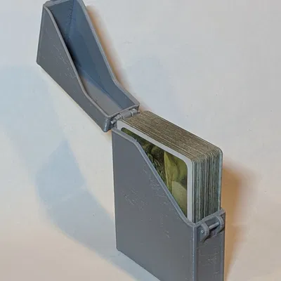 Hộp đựng bài tây chốt gài “tách” đã tay – không cần supports