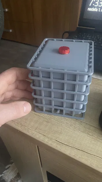 Mô Hình Thùng IBC Mini Tỉ Lệ 1:12 - Độc Đáo và Tiện Lợi - Image 1