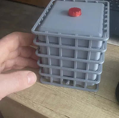 Mô Hình Thùng IBC Mini Tỉ Lệ 1:12 - Độc Đáo và Tiện Lợi