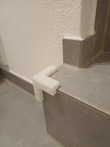 Thêm một miếng bảo vệ góc / Another corner protector - Image 1