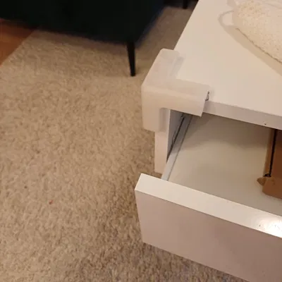 Thêm một miếng bảo vệ góc / Another corner protector