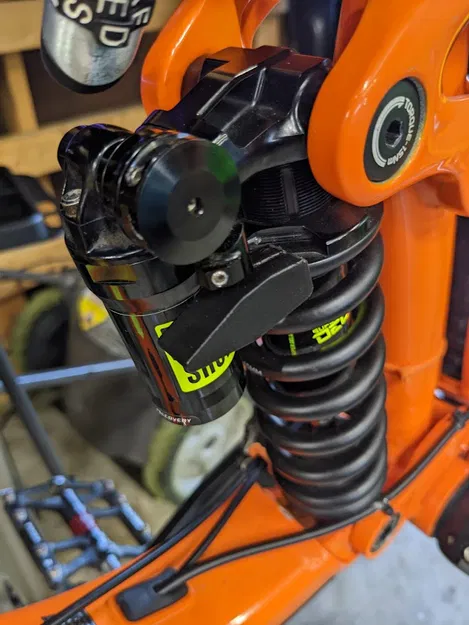 RockShox Super Deluxe Coil RT 160mm Lockout - Image 1