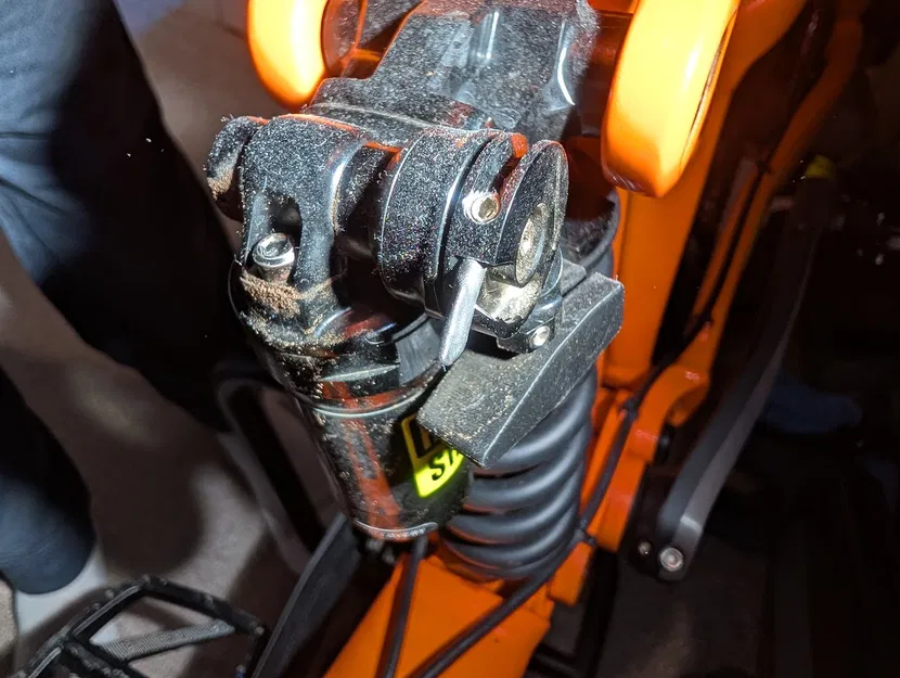 RockShox Super Deluxe Coil RT 160mm Lockout - Image 5