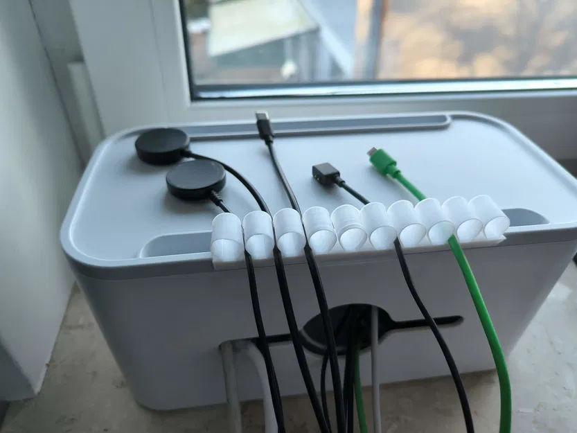 Kẹp Quản Lý Dây Cáp Thông Minh Cho Hộp Sạc - Image 1