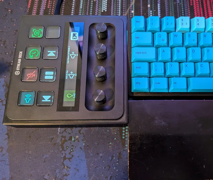 Đế Gắn Stream Deck Plus Phẳng Phiên Bản Gương - Image 1