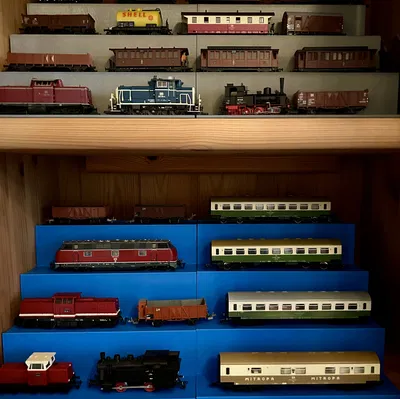 Kệ trưng bày đường sắt mô hình (vitrine bậc thang) H0/TT/N