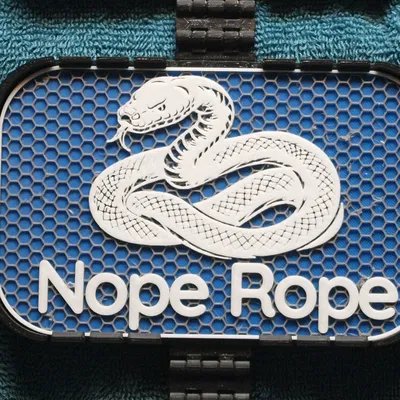 Bảng hiệu “Nope Rope / Danger Noodle” (hình rắn) 100x160mm