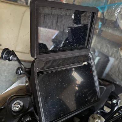 Benelli TRK 702 Dual Screen – Ốp gắn thêm màn hình CarPlay 5 inch