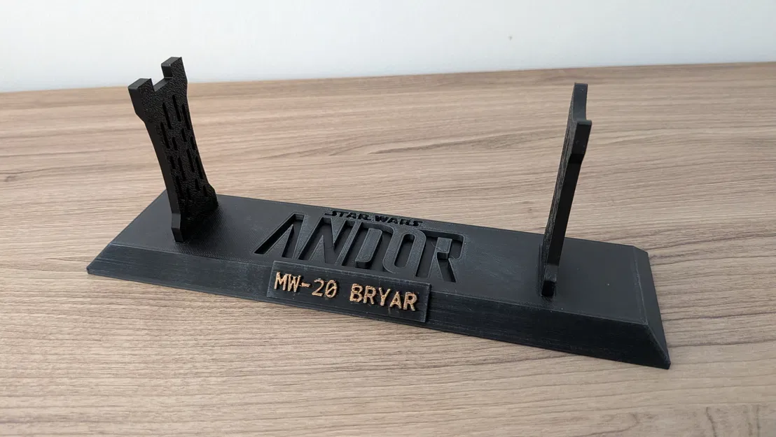 Kệ trưng bày MW-20 Bryar Pistol – Cassian Andor - Image 1