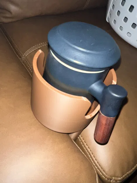 Giá đỡ ly/cốc kẹp giữa nệm ghế sofa (Couch Cushion Cup Holder) - Image 1