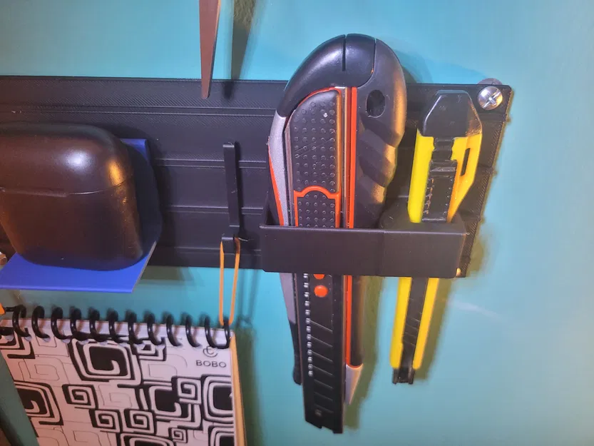 Giá Treo Dao Rọc Giấy Đa Năng, Gọn Gàng, An Toàn - Image 1