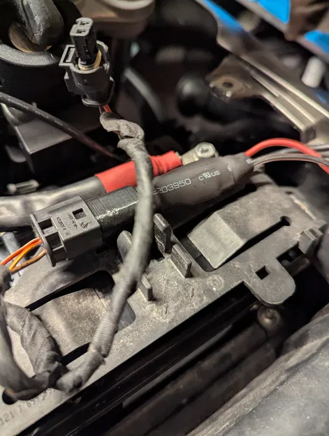 BMW 3-pin GPS/Accessory connector #83300413585 - Image 1