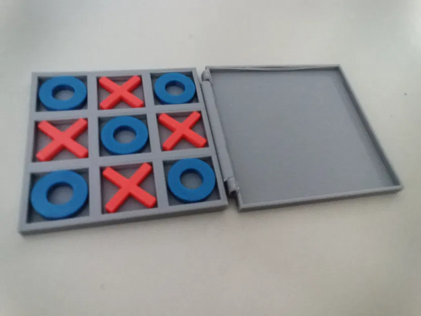Travel Tic-Tac-Toe V2 – Bàn cờ gập bỏ túi dùng chốt filament 1.75 mm - Image 1